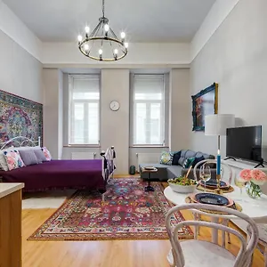 Bohemian In The Centre Apartment Budapest