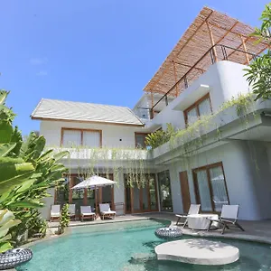 Shoreline Bingin Villa