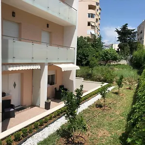 Drop In Luxury Apartment Split